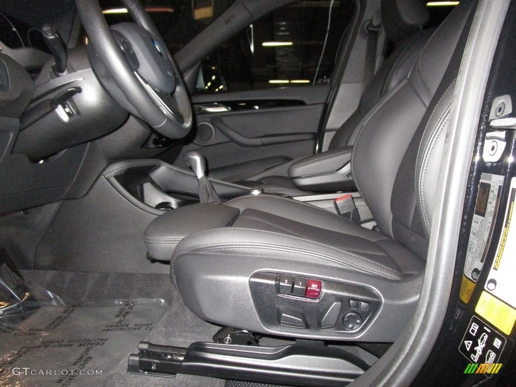 2019 X1 xDrive28i - Jet Black / Black photo #7