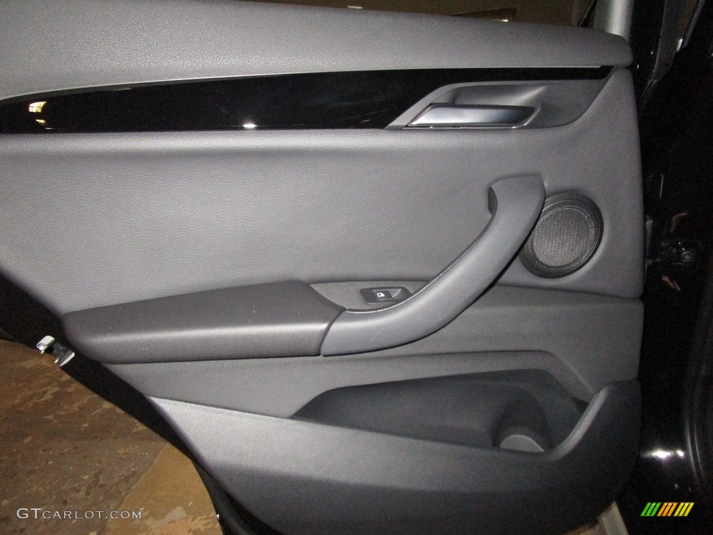 2019 X1 xDrive28i - Jet Black / Black photo #8