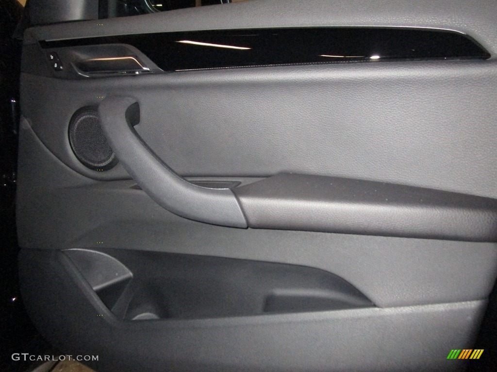 2019 X1 xDrive28i - Jet Black / Black photo #11