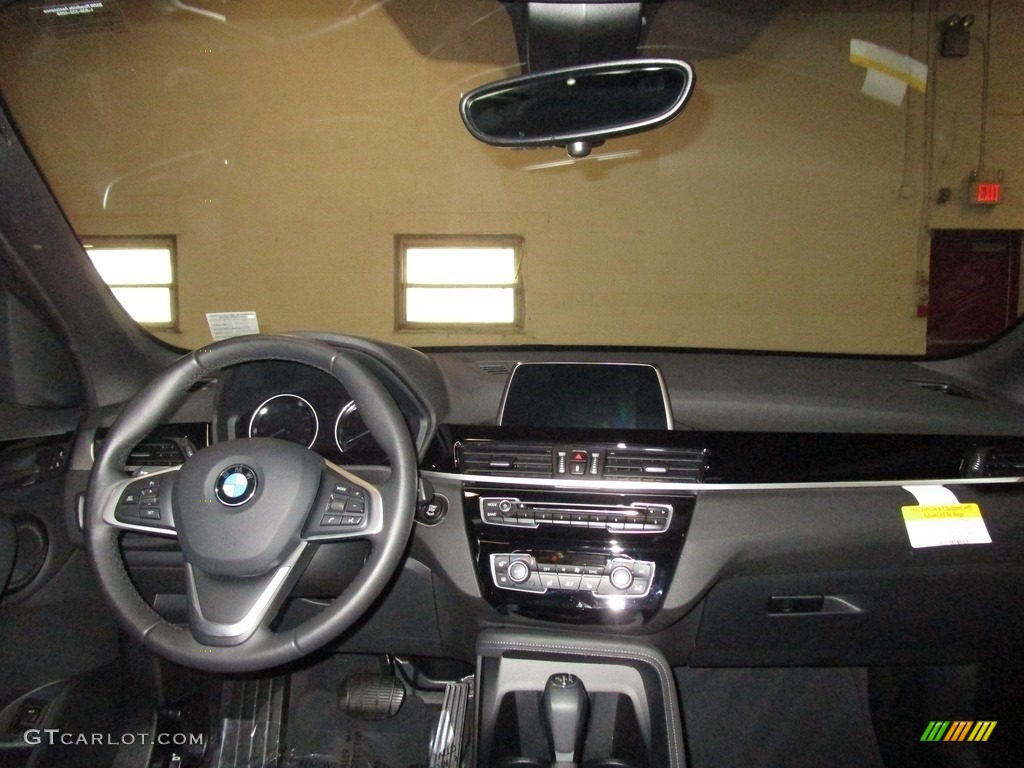 2019 X1 xDrive28i - Jet Black / Black photo #20