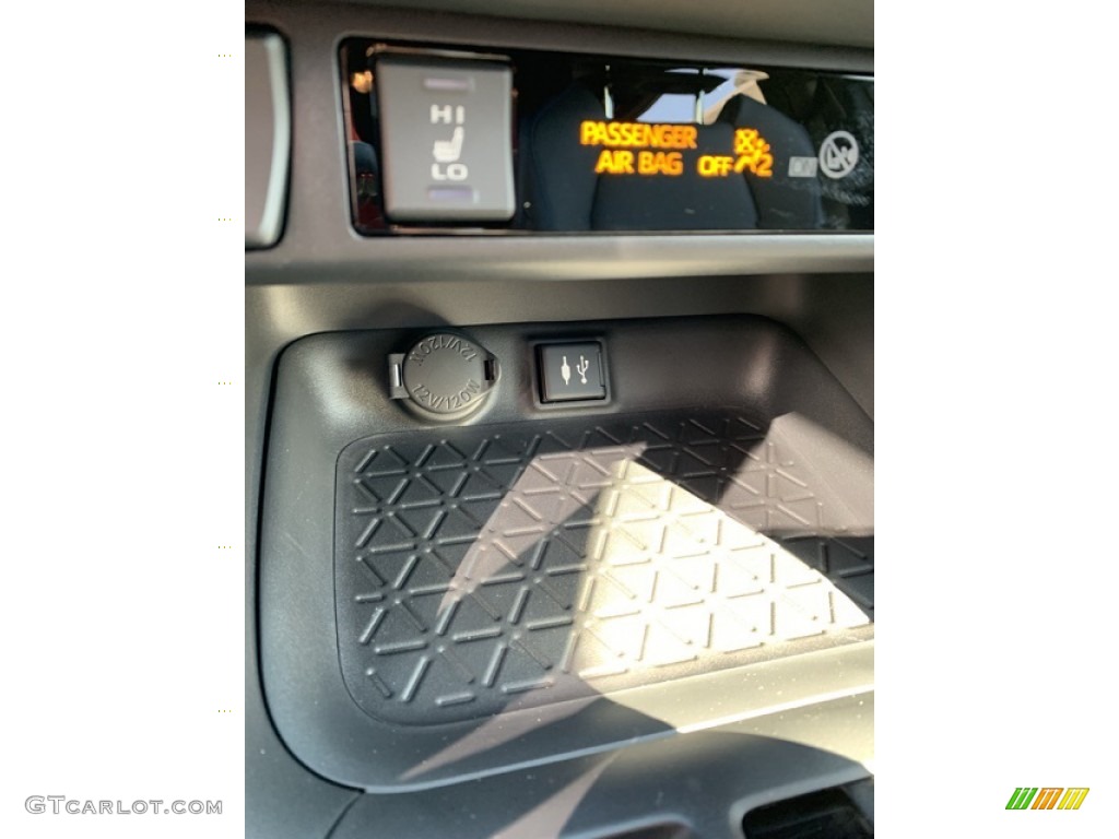 2019 RAV4 XSE AWD Hybrid - Blizzard White Pearl / Black photo #37