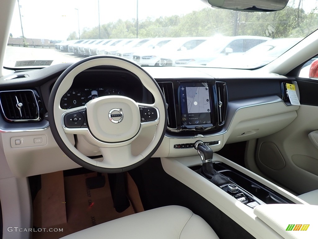 Blonde Interior 2020 Volvo XC60 T5 AWD Momentum Photo #135361394