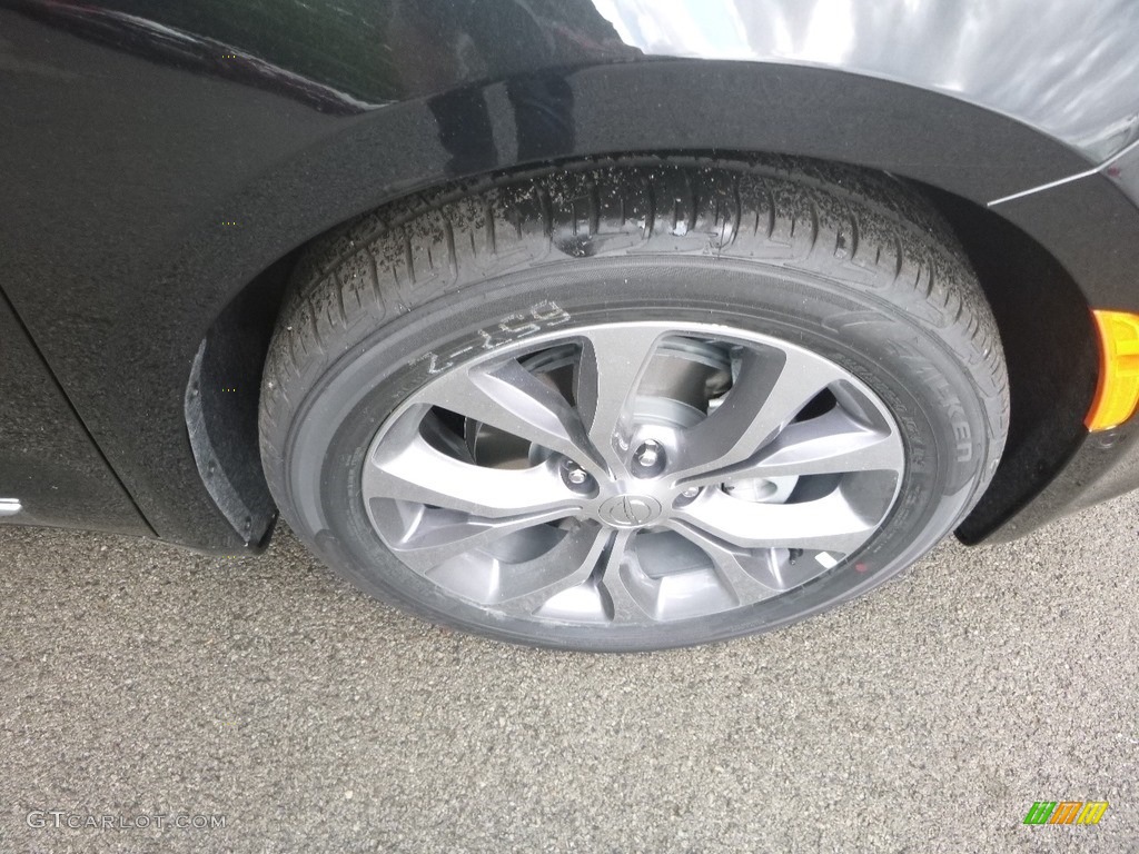 2020 Chrysler Pacifica Limited Wheel Photo #135364517