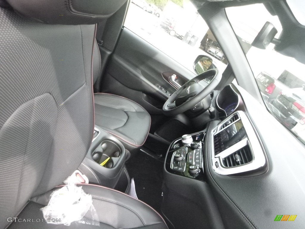 2020 Chrysler Pacifica Limited Front Seat Photo #135364538