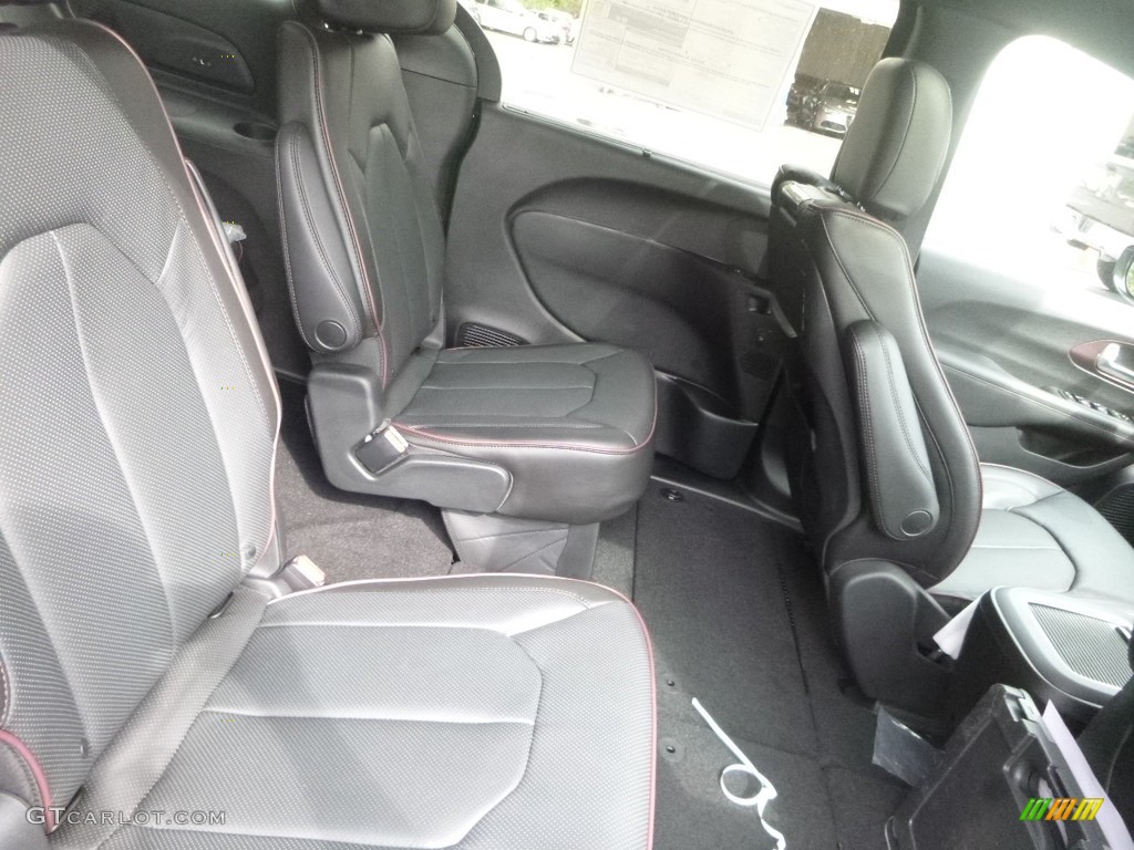 2020 Chrysler Pacifica Limited Rear Seat Photo #135364640