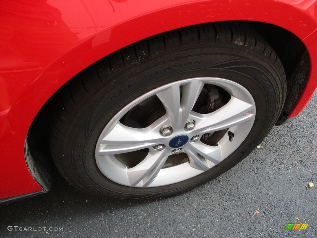 2013 Focus SE Hatchback - Race Red / Medium Light Stone photo #6