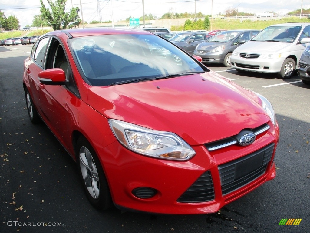 2013 Focus SE Hatchback - Race Red / Medium Light Stone photo #7