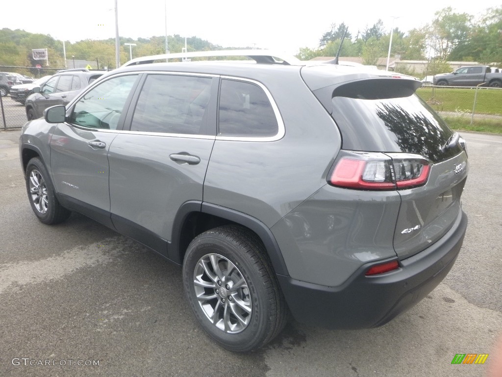 2020 Cherokee Latitude Plus 4x4 - Sting-Gray / Black photo #3