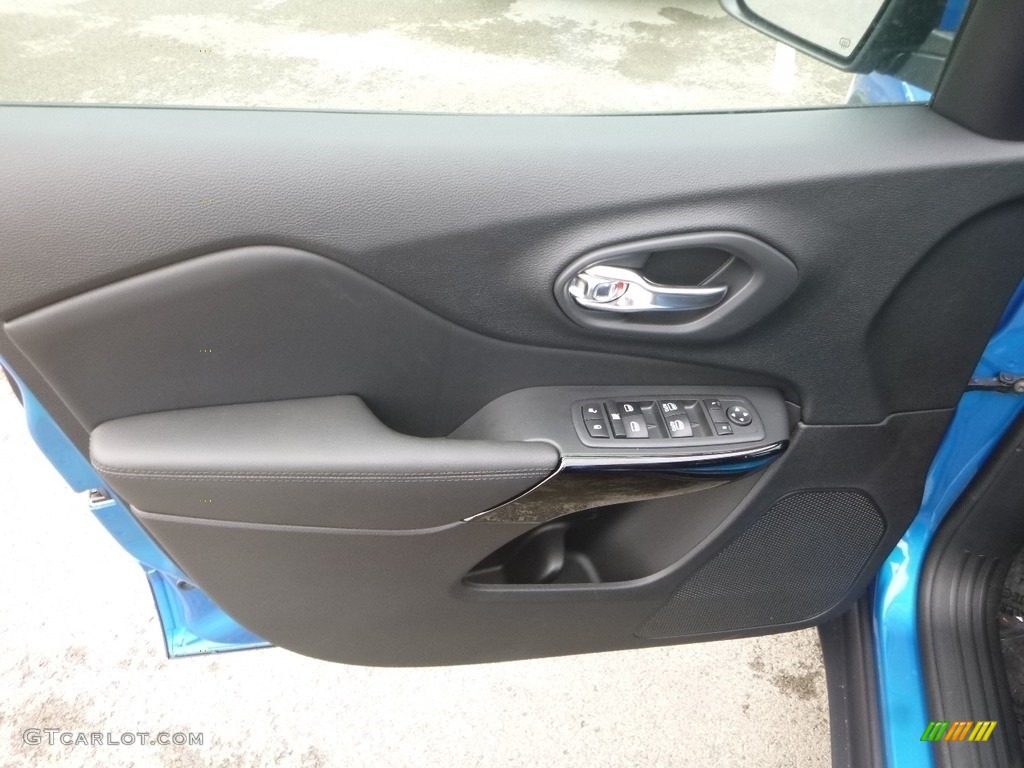 2020 Jeep Cherokee Latitude Plus 4x4 Black Door Panel Photo #135374171