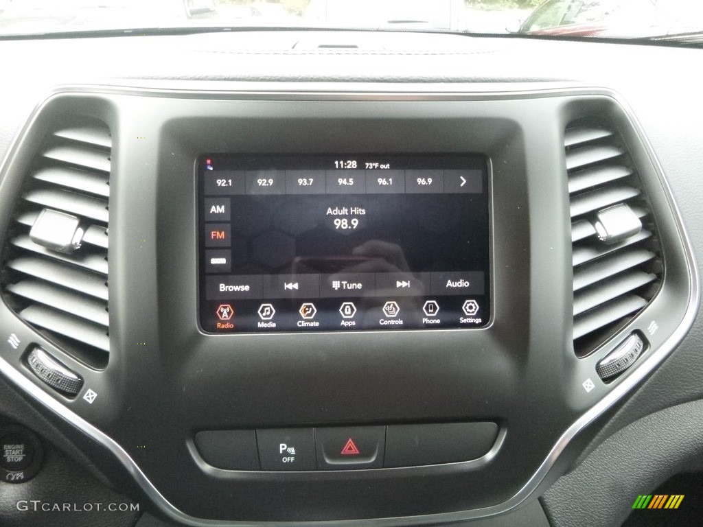 2020 Jeep Cherokee Latitude Plus 4x4 Controls Photo #135374225