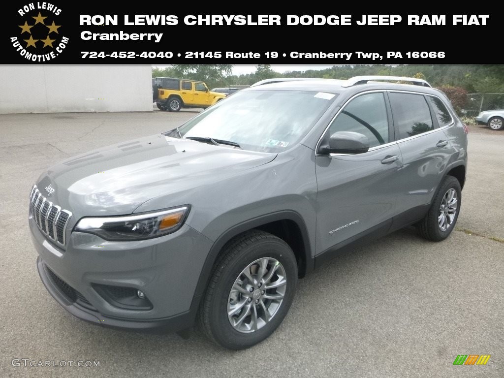 2020 Cherokee Latitude Plus 4x4 - Sting-Gray / Black photo #1