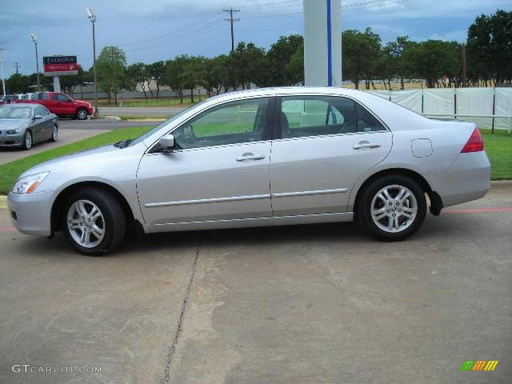 2007 Accord SE Sedan - Alabaster Silver Metallic / Gray photo #2