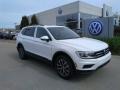 Pure White - Tiguan SE 4MOTION Photo No. 2