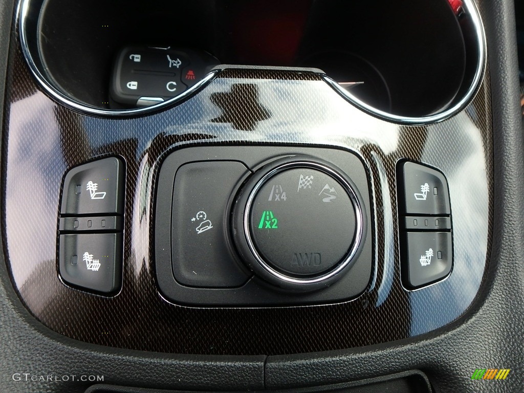 2020 GMC Acadia AT4 AWD Controls Photo #135415442