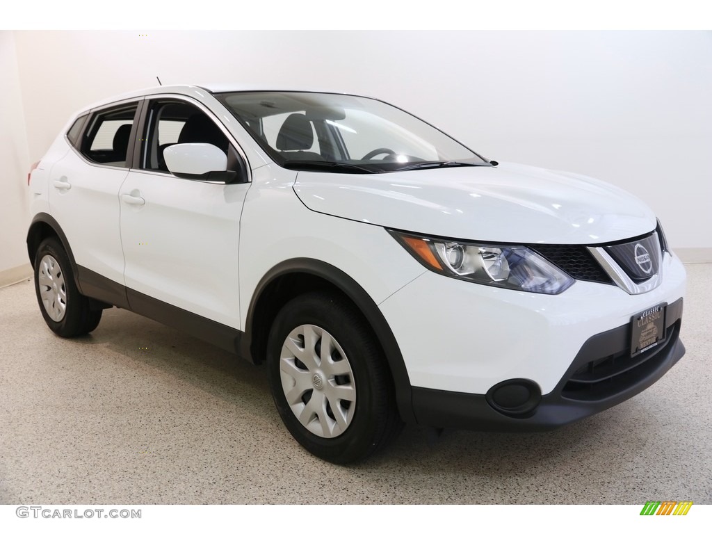 Glacier White Nissan Rogue Sport