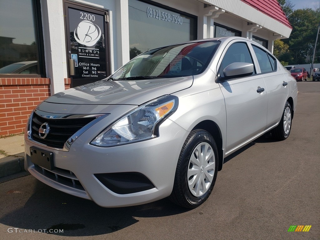 2019 Versa S Plus - Brilliant Silver Metallic / Charcoal photo #2