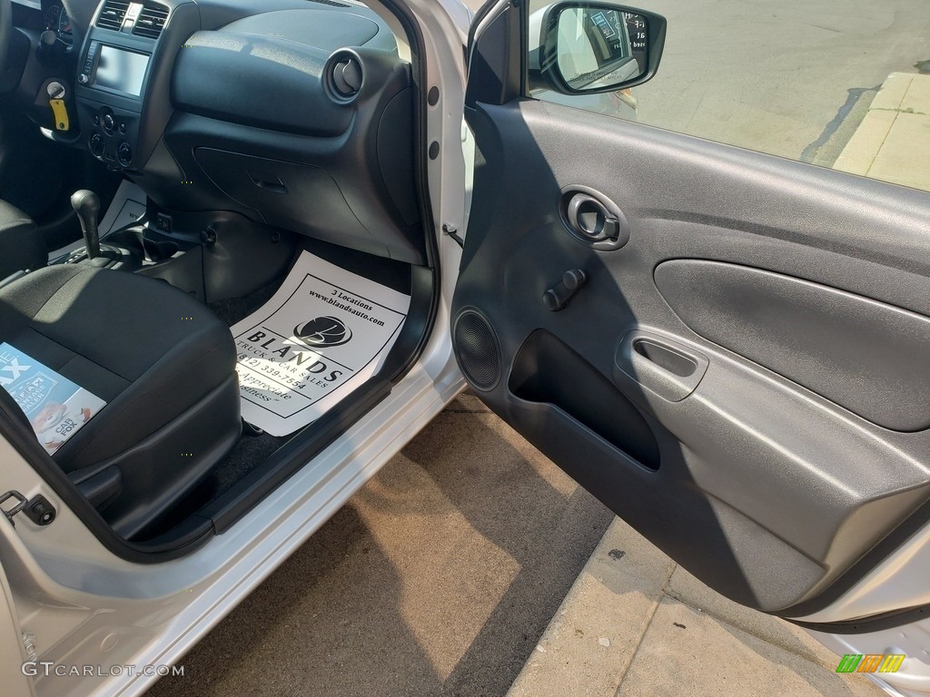 2019 Versa S Plus - Brilliant Silver Metallic / Charcoal photo #29