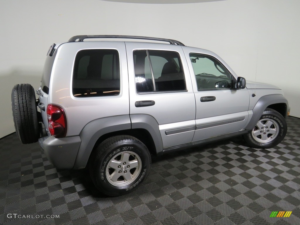 2006 Liberty Sport 4x4 - Bright Silver Metallic / Medium Slate Gray photo #13