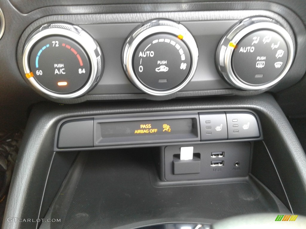 2019 Fiat 124 Spider Lusso Roadster Controls Photos