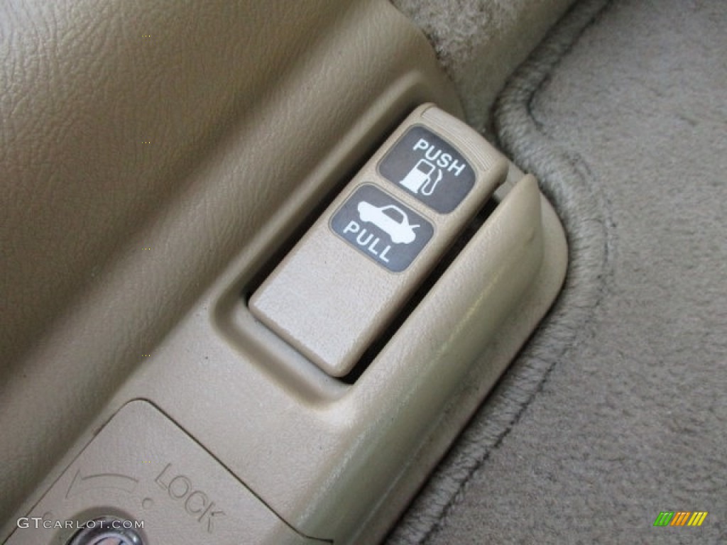 2007 Accord LX V6 Sedan - Taffeta White / Ivory photo #41