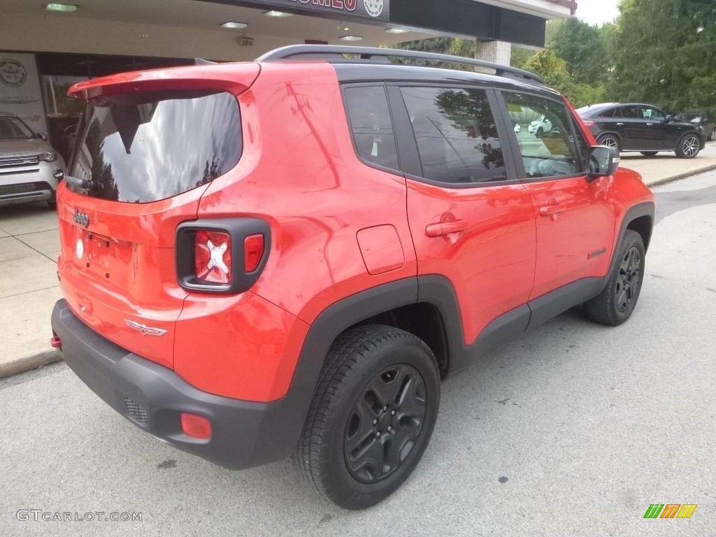 2018 Renegade Trailhawk 4x4 - Colorado Red / Black photo #2