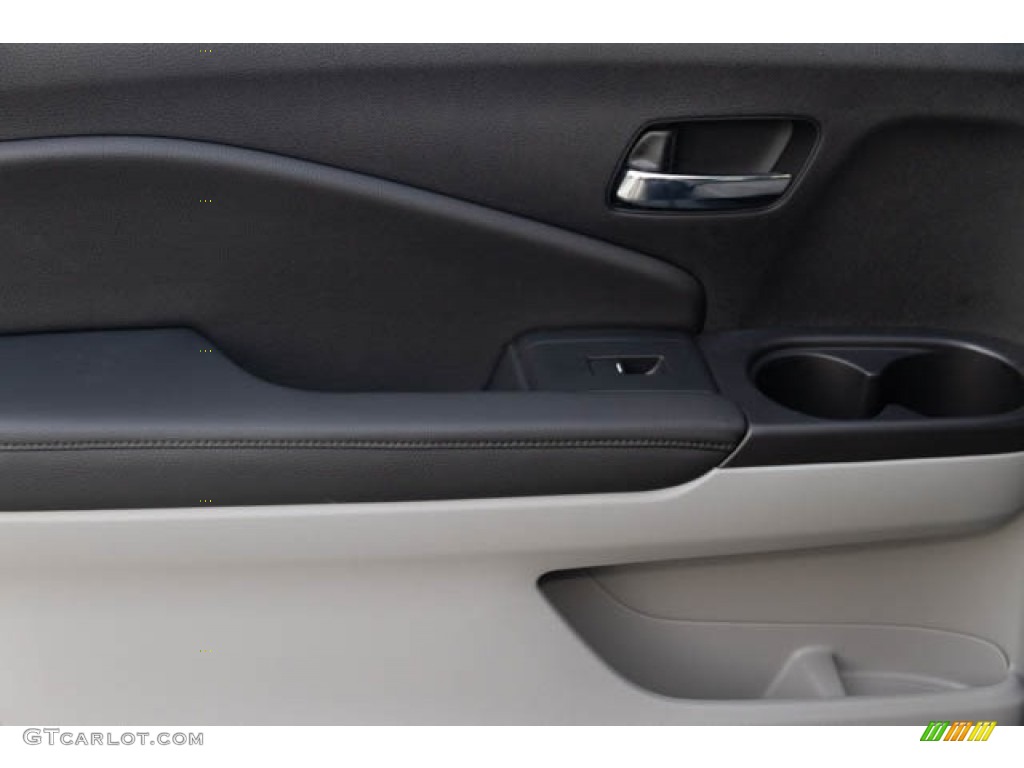 2019 Pilot EX-L - Lunar Silver Metallic / Gray photo #38