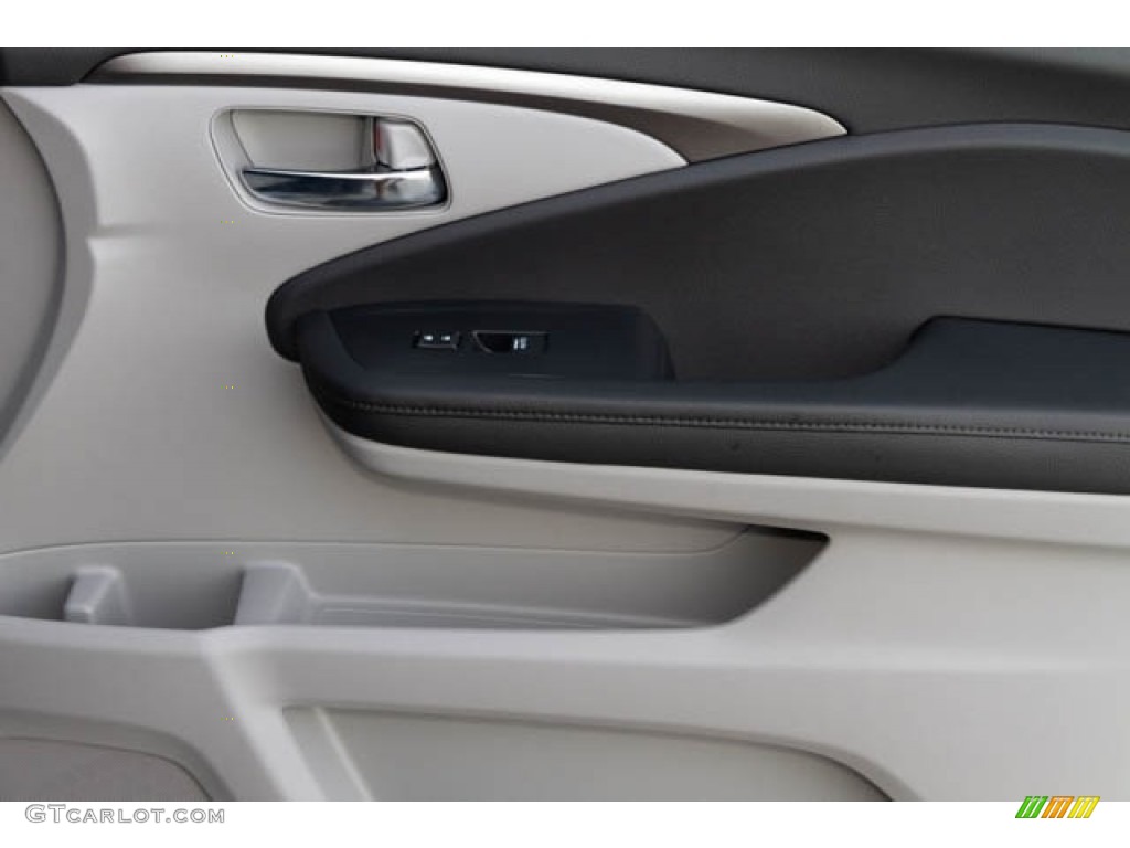 2019 Pilot EX-L - Lunar Silver Metallic / Gray photo #40