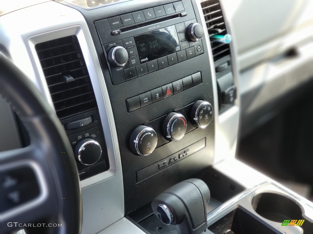 2011 Ram 1500 SLT Crew Cab 4x4 - Hunter Green Pearl / Dark Slate Gray/Medium Graystone photo #4