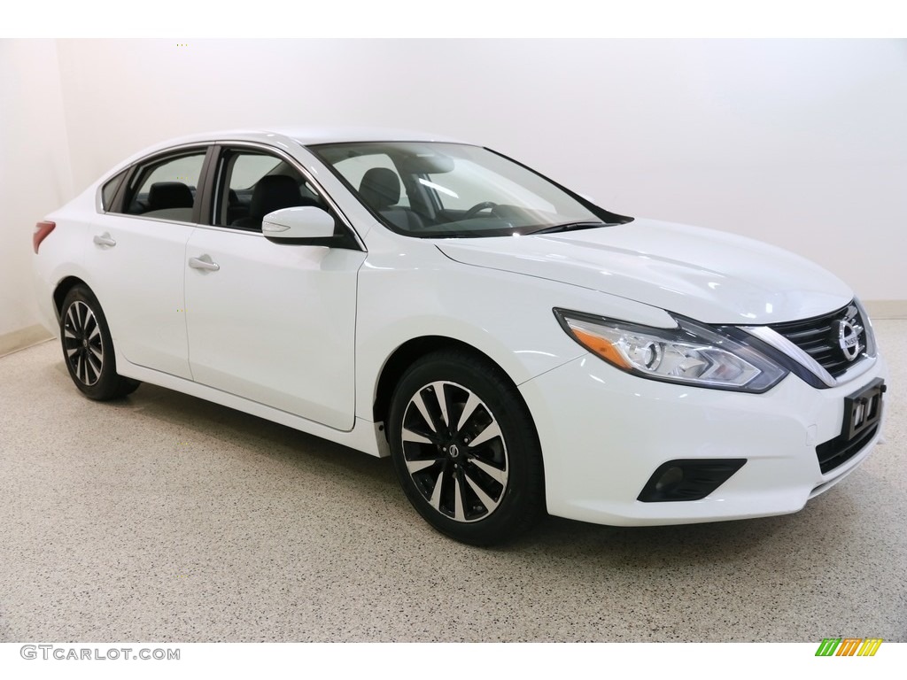2018 Altima 2.5 SL - Glacier White / Charcoal photo #1