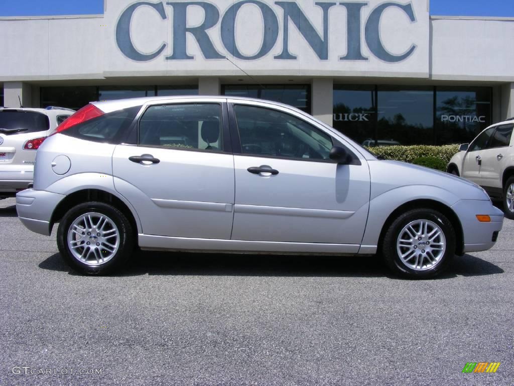 2006 Focus ZX5 SE Hatchback - CD Silver Metallic / Charcoal/Charcoal photo #1