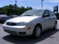 2006 CD Silver Metallic Ford Focus ZX5 SE Hatchback  photo #4