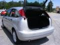 2006 CD Silver Metallic Ford Focus ZX5 SE Hatchback  photo #14