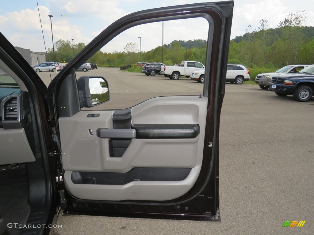 2019 F150 XLT SuperCrew 4x4 - Magma Red / Earth Gray photo #24