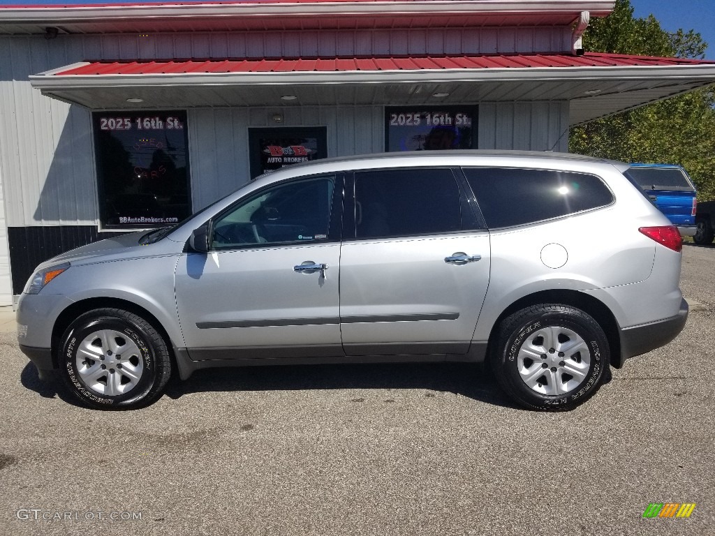 2011 Traverse LS - Silver Ice Metallic / Dark Gray/Light Gray photo #3