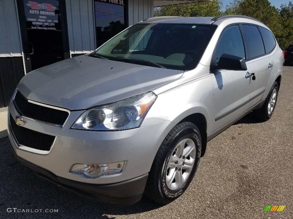 2011 Traverse LS - Silver Ice Metallic / Dark Gray/Light Gray photo #9