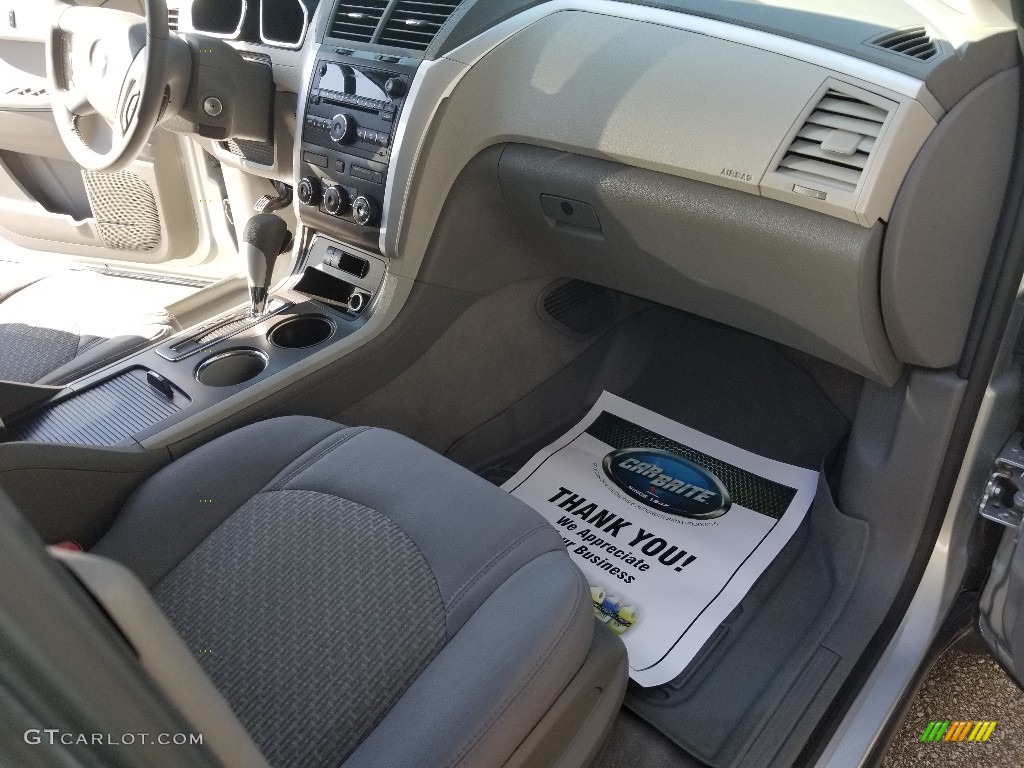 2011 Traverse LS - Silver Ice Metallic / Dark Gray/Light Gray photo #24