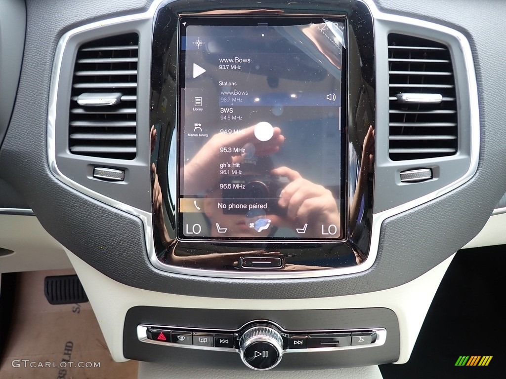 2020 Volvo XC90 T5 AWD Momentum Controls Photo #135451739