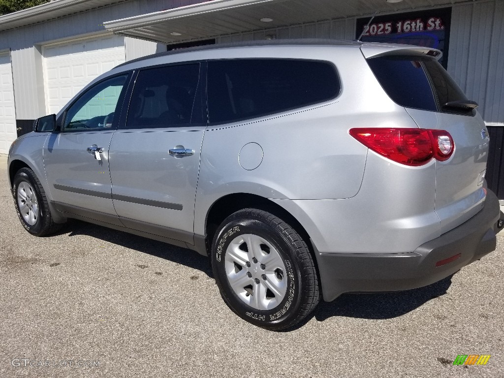 2011 Traverse LS - Silver Ice Metallic / Dark Gray/Light Gray photo #29