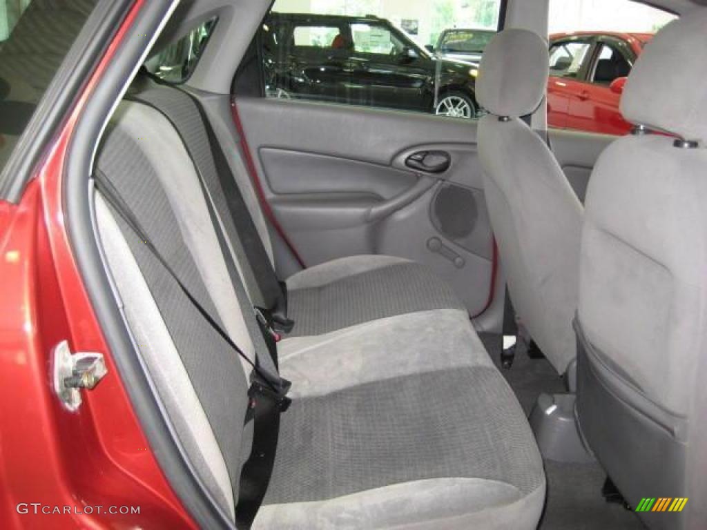 2003 Focus LX Sedan - Sangria Red Metallic / Medium Graphite photo #11