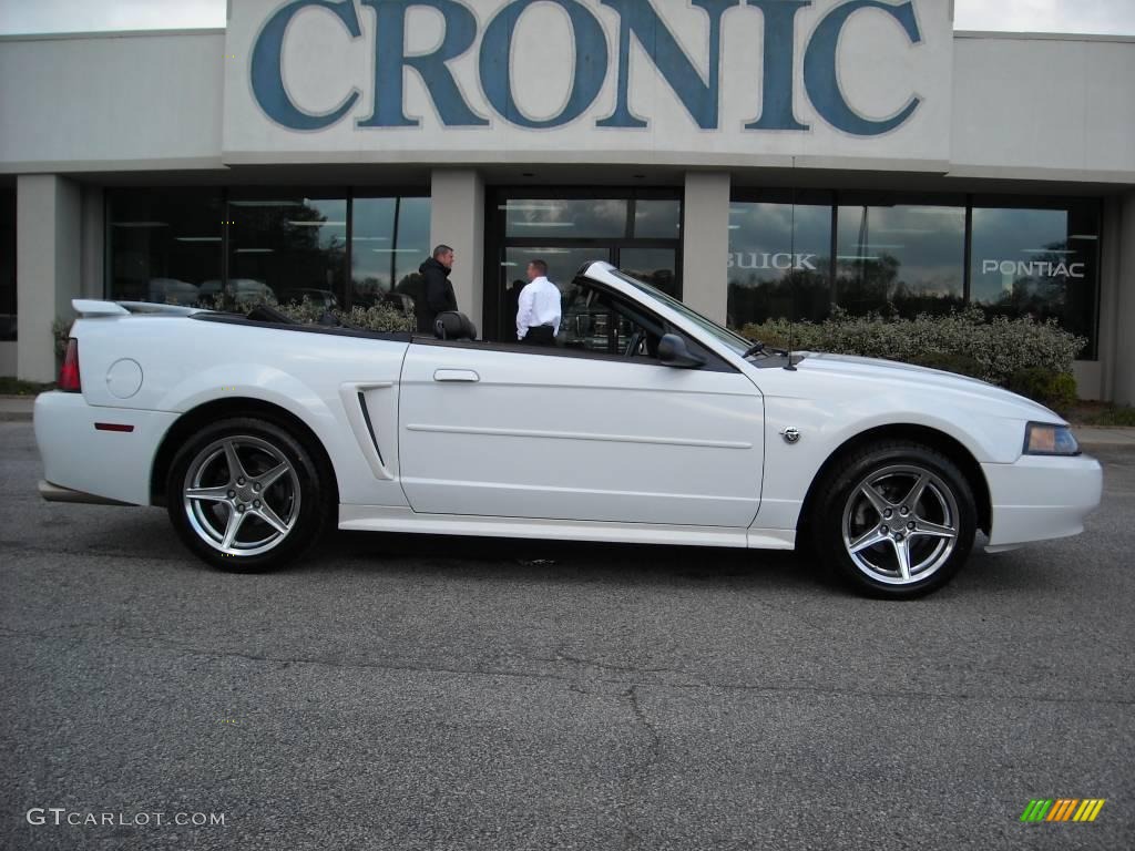 2004 Mustang V6 Convertible - Oxford White / Dark Charcoal photo #1