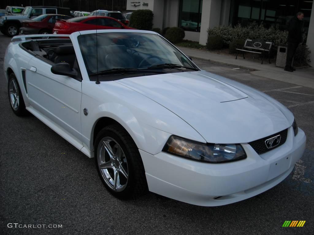 2004 Mustang V6 Convertible - Oxford White / Dark Charcoal photo #2