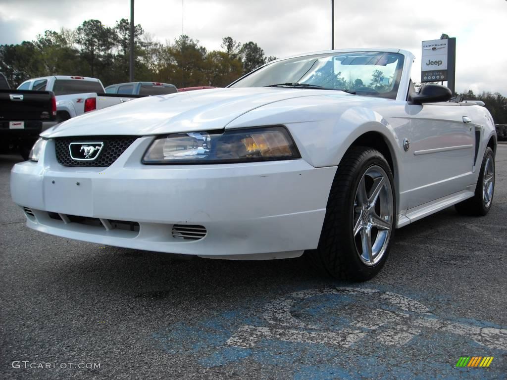 2004 Mustang V6 Convertible - Oxford White / Dark Charcoal photo #4