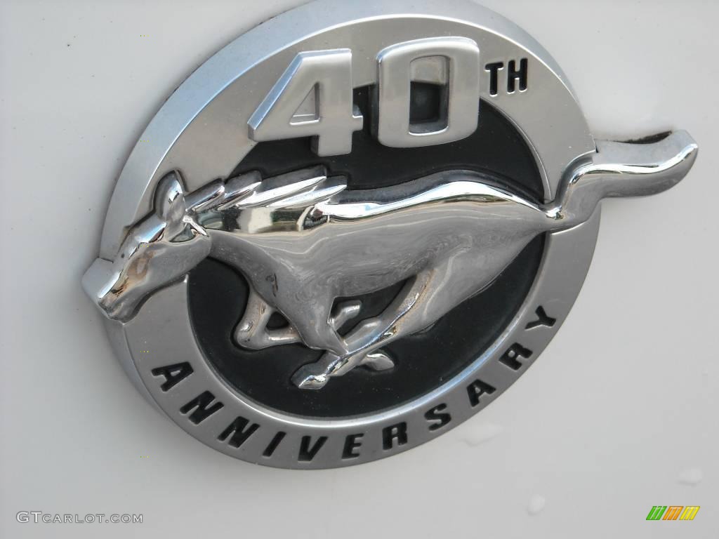 2004 Mustang V6 Convertible - Oxford White / Dark Charcoal photo #9