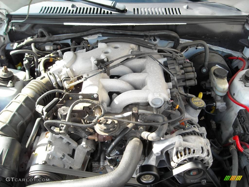 2004 Mustang V6 Convertible - Oxford White / Dark Charcoal photo #10