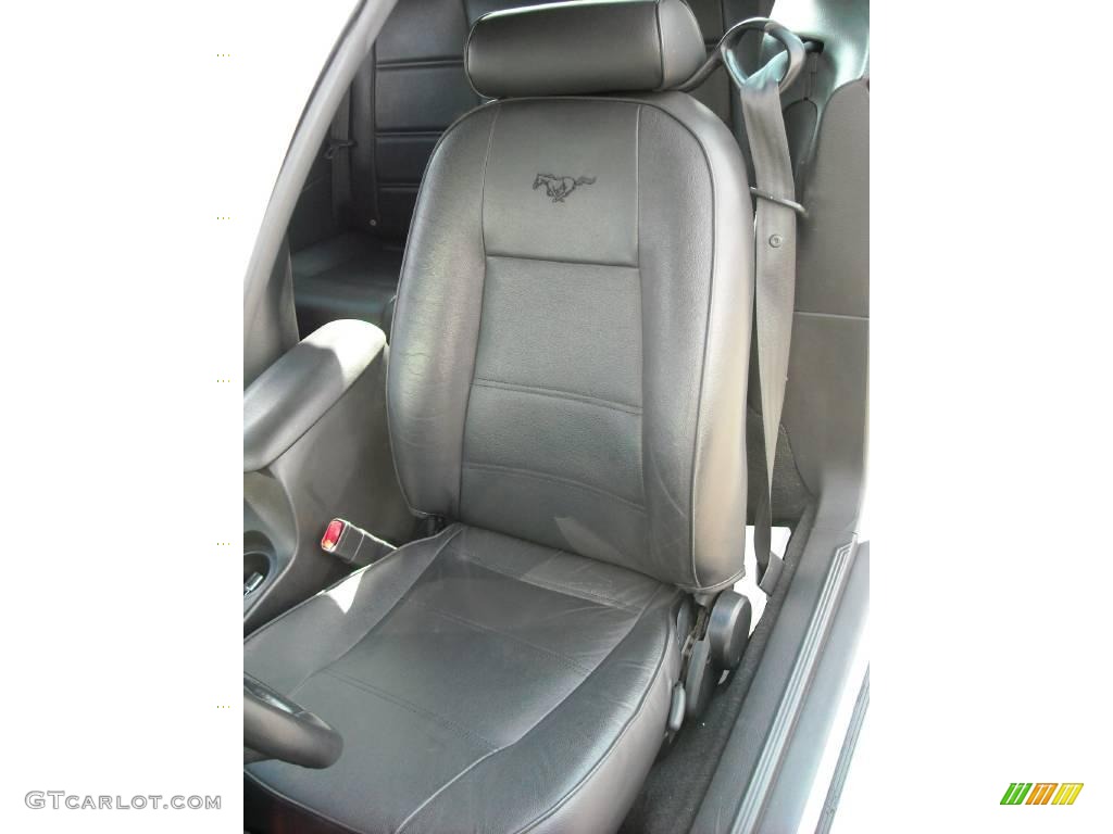 2004 Mustang V6 Convertible - Oxford White / Dark Charcoal photo #11