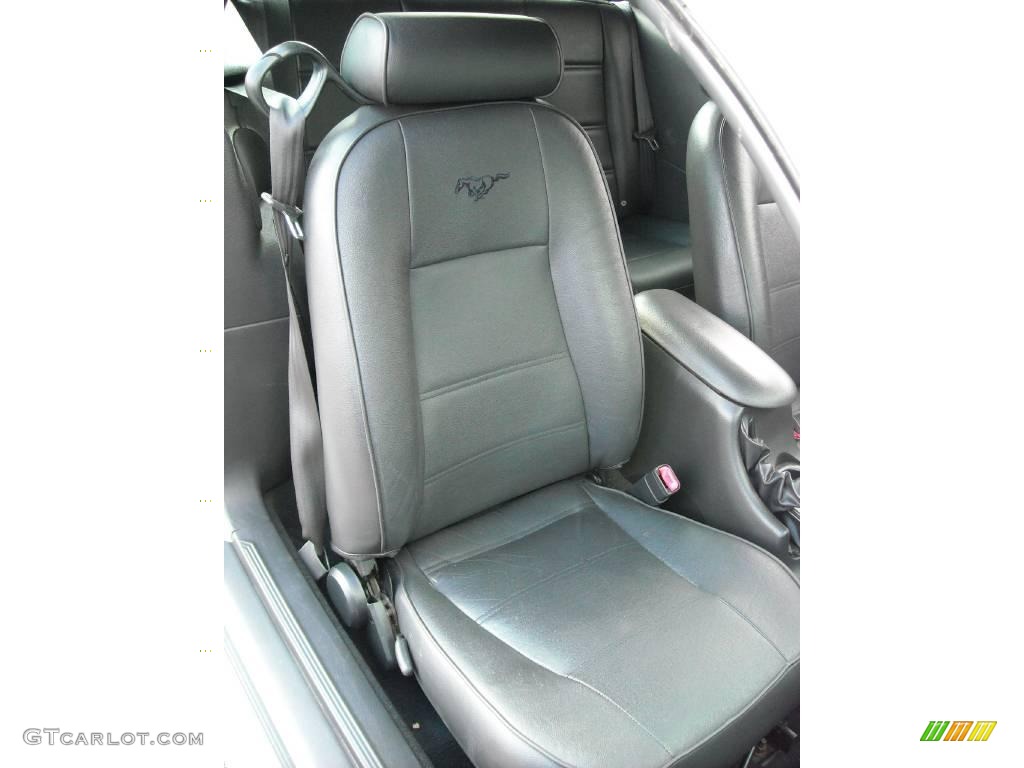 2004 Mustang V6 Convertible - Oxford White / Dark Charcoal photo #13