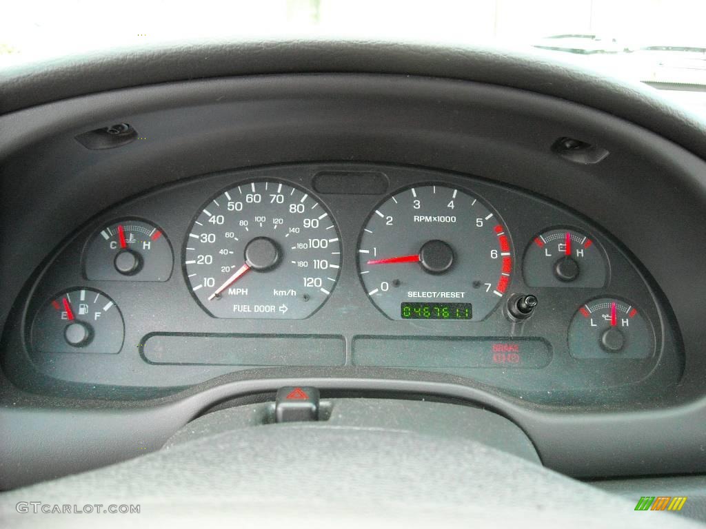 2004 Mustang V6 Convertible - Oxford White / Dark Charcoal photo #20