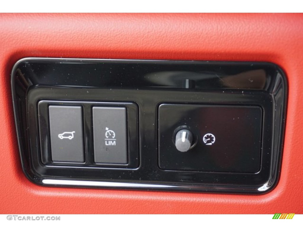 2020 Jaguar F-PACE SVR Controls Photo #135462008