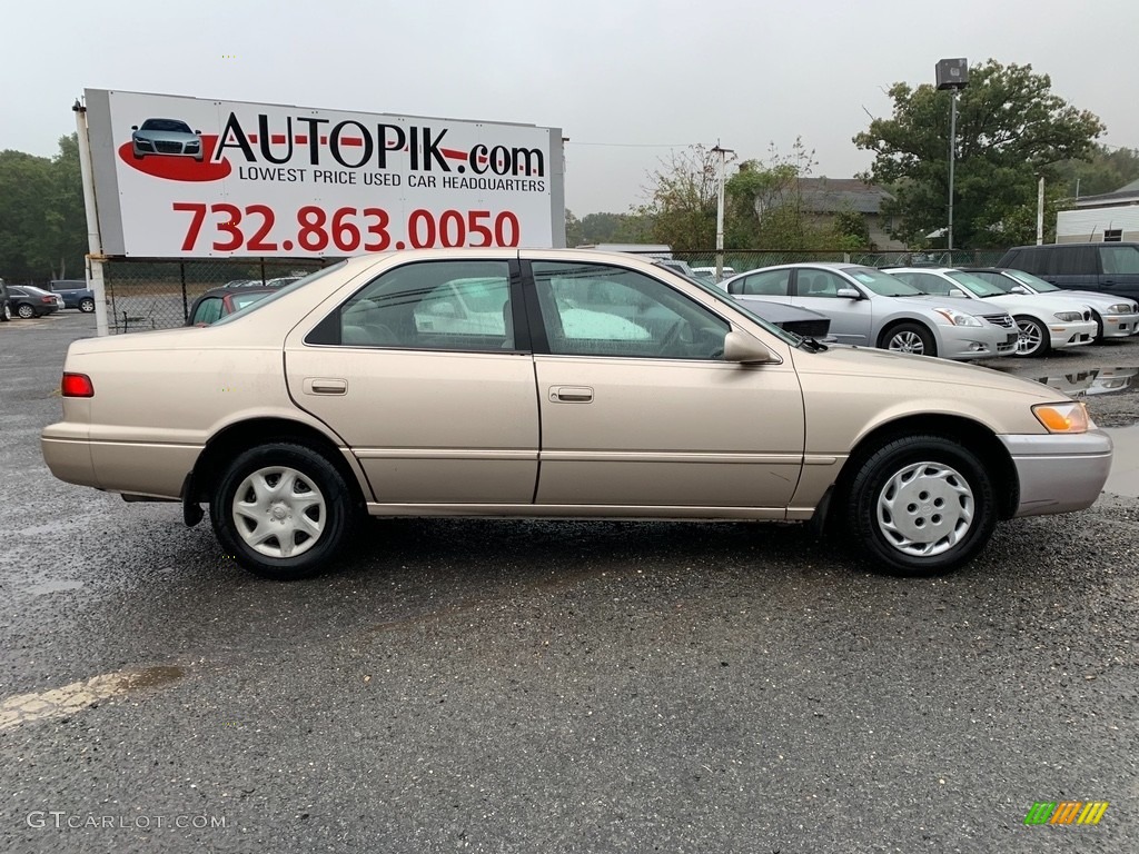 1998 Camry LE - Cashmere Beige Metallic / Oak photo #2
