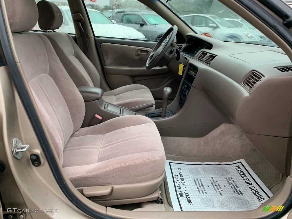 1998 Camry LE - Cashmere Beige Metallic / Oak photo #13